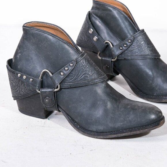 Matisse Shoes - Matisse Danny Distressed Leather Western Shootie - 7